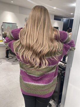 キング 心斎橋店(K!ng) ハイライトカラーミルクティーベージュレイヤーカット