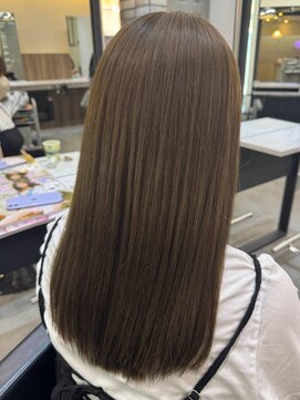 オリーブベージュ