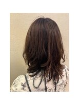 エルサフィロ キタハマ(el zafiro kitahama)&nbsp;20×30×40代×ミディアムレイヤー×暗髪カラー×カールスタイル