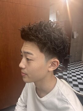 フランクス バーバー ウエストトウキョウ 吉祥寺店(FRANK’S BARBER WEST TOKYO) 刈り上げセンターパートツイストスパイラルニュアンスパーマY