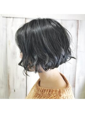 アンフィドットドゥルドゥ(AnFye.dueldo) 【AnFye.dueldo】前下がりボブ × ディープグレーカラー