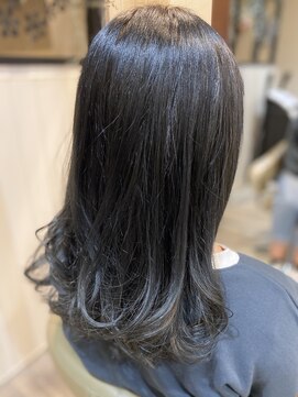 ブラーノ(Burano) 透明感たっぷり！ネイビーアッシュ  Seri.スタイル