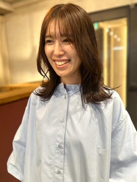 アトリエ(atelier.) 外ハネミディアム　顔周りカット　小顔カット　30代40代　艶感