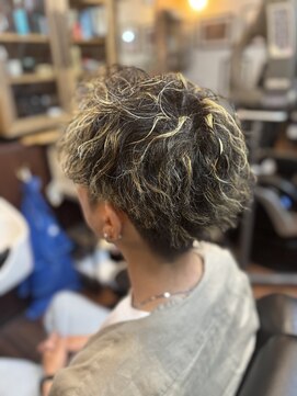 アーリータイムズ(EARLYTIMES) ツイストスパイラルパーマ＆メッシュブリーチ