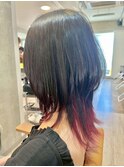 ワインレッドインナーカラー×黒髪レイヤーカットミディ