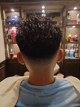 バレス 田町(BALES) [スキンフェード/ツイストスパイラル/田町]