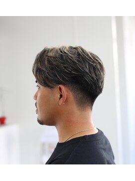 ワンシザース(ONE SCISSORS) センターパート×ゴールドメッシュ