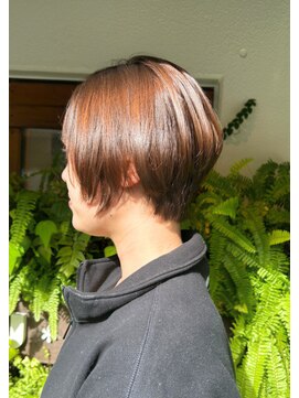 スクエアウーノ 博多(SQUARE*UNO HAKATA) 素髪が美しい“こなれ感”ショート /髪質改善/ヘッドスパ/カラ