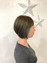 ヘアアンドメイク ムーア(Muuua)&nbsp;くびれショートとグレージュのデザインカラー