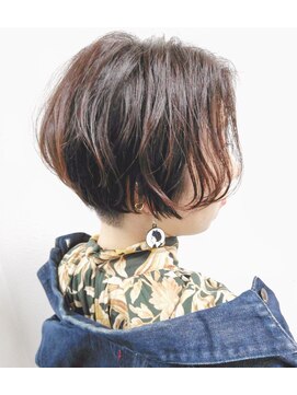 ジェナ(Jena) ハンサムショート×ニュアンスレッド