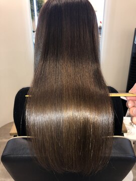 アールサロン アオヤマ(Rr SALON AOYAMA) プラチナミネコラストレート