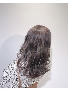 レアング(LeAng) #ミディアムレイヤー #アッシュグレイハイライト