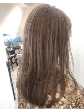 ロア インターナショナル 新宿店(LoA International) パーソナルカラー 透明感抜け感 ブリーチなし グレージュ