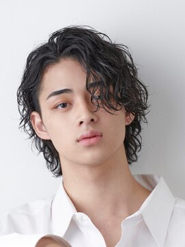 ゴールドシブヤ(GOALD SHIBUYA) ツイストスパイラルパーマ センターパート 波巻きパーマ