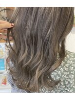 フラバー(flover)&nbsp;【Miyuki】ブリーチなしのダブルカラーでつくるアッシュベージュ