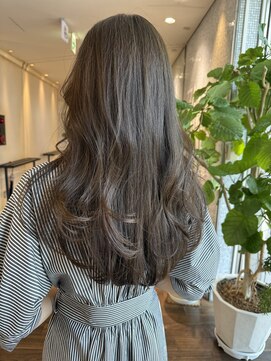 ザック ヴィ(ZACC  vie) オリーブグレージュ　レイヤーカット　ロング　20代30代40代