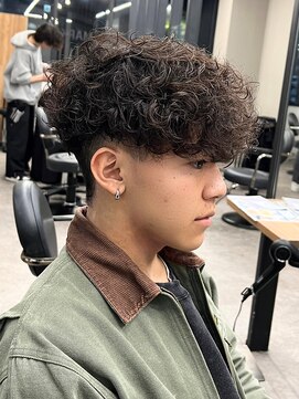 エルマーク 梅田(L-MARK) スペインカールスパイラルパーマツイストパーマフェード短髪