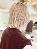 ヒビヲ(HIBIO)&nbsp;ショートボブミルクティーベージュハイトーンカラーダブルカラー