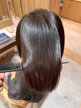 メルク ユニ(merc.uni) 縮毛矯正/髪質改善/ストレートロング/艶髪/つや感/フェミニン