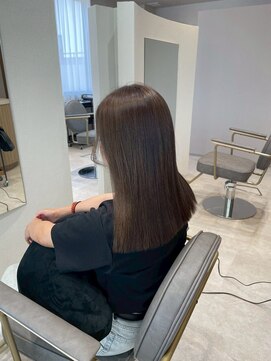 ミア(mia) 大人シアーベージュミニウルフボブミディアムレイヤー