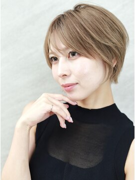 ハイストリートヘア(High street Hair) 丸みくびれショート×透け感ベージュ