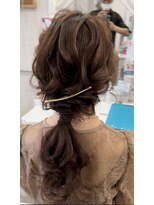 ルナクレセント (Luna crescent)&nbsp;首元が涼しい、お洒落ローポニー