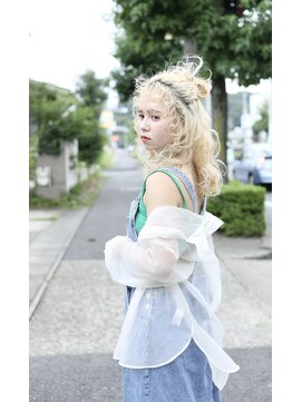 レブルーム(rebloom) ハイトーンカラーでくるふわアレンジ