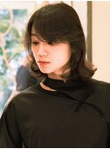 乾かすだけで決まる顔まわりにレイヤーを入れた大人ロブヘアー