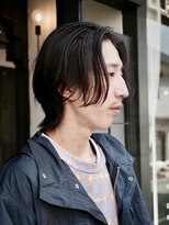 カムジーヘッドカミノウラ(COMEGHEAD KAMINOURA)&nbsp;センターパートスパイラルパーマツーブロック刈り上げメンズヘア