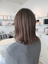 ミント(minto)&nbsp;ボブ/白髪ぼかしハイライト/切りっぱなしボブ外はねボブ大人女子