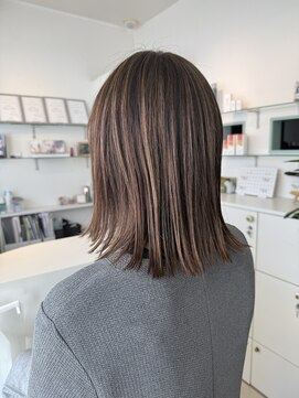 ミント(minto) ボブ/白髪ぼかしハイライト/切りっぱなしボブ外はねボブ大人女子