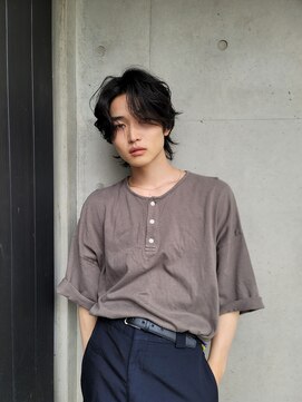 コア 新宿(CORE) メンズウルフ×センターパート×毛流れ×無造作×韓国風ヘア