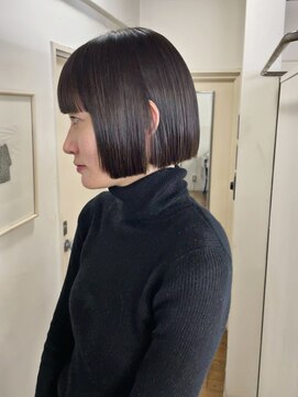 タヴィ(Tavi) 切りっぱなしボブの黒髪ヘア/ボブカット/ボブスタイル/ボブヘア