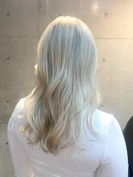 バロックトーキョー(BAROQUE TOKYO) ホワイトブロンドカラー/外国人ハイライト【表参道原宿美容室】