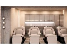 アウラ(Aura)の雰囲気（フルフラットのシャンプー台で癒しの時間をお過ごし下さい♪）