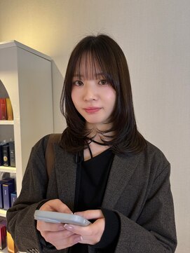 アム(amu) ミディアムレイヤー/レイヤーカット/前髪カット/顔周りレイヤー