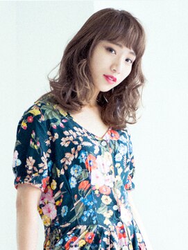 ジジ(GIGI) 愛されショートバングのやわらかミディ