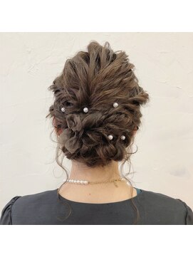 オブジェ (objet) 【Objet】ギブソンタック。ツイストルーズアレンジ。