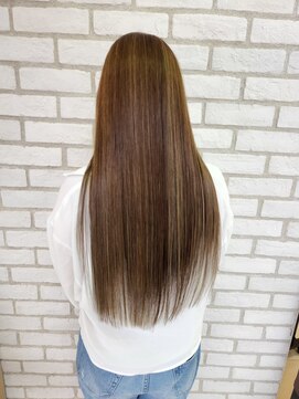 アッシュ 十日市場店(Ash) ハイライトでプチ遊び心!ハイトーングレージュカラー