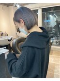 イメチェンプラチナグレージュの切りっぱなしボブ