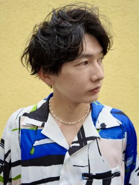 キュー(Cue_) ツーブロックアップバングマッシュツイストスパイラルパーマ