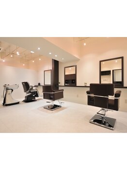 【理容室】シェービングで清潔感UP！炭酸ヘッドスパや眉毛カットなど豊富なメンズ向けコースが大人気