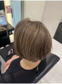 50代からのショートは白髪ぼかしハイライトと共に