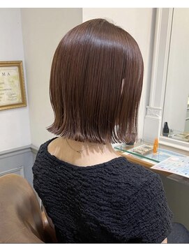 ヒビヲ(HIBIO) タッセルボブダブルカラー切りっぱなしボブ外ハネボブ顔周り30代