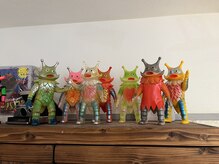 ソフビ人形などがお店のインテリアとして飾っております