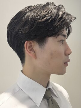 ヨリ トウキョウ(yori Tokyo) 似合わせカット30代40代50センターパート刈り上げマッシュ