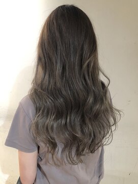 リバレッジ 白金(Leverage) ハイライト柔らかヌーディグレージュ