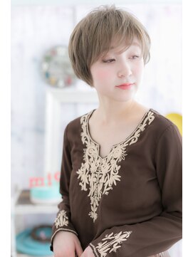 ミック ヘアアンドビューティー 大山店(miq  Hair&Beauty) 3Dカラーでグラマラス！ホワイティアッシュくせ毛ショートa1