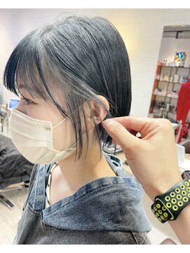 コワファーストナガサキシャンプーボーイ(COIFF1RST NAGASAKI SHAMPOO BOY) インナーカラーミルクベージュイヤリングカラーハイトーンカラー