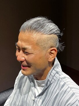 ビーダンディー(Bee dandy) ビジネスマンバン オールバック ツーブロック スキンフェード